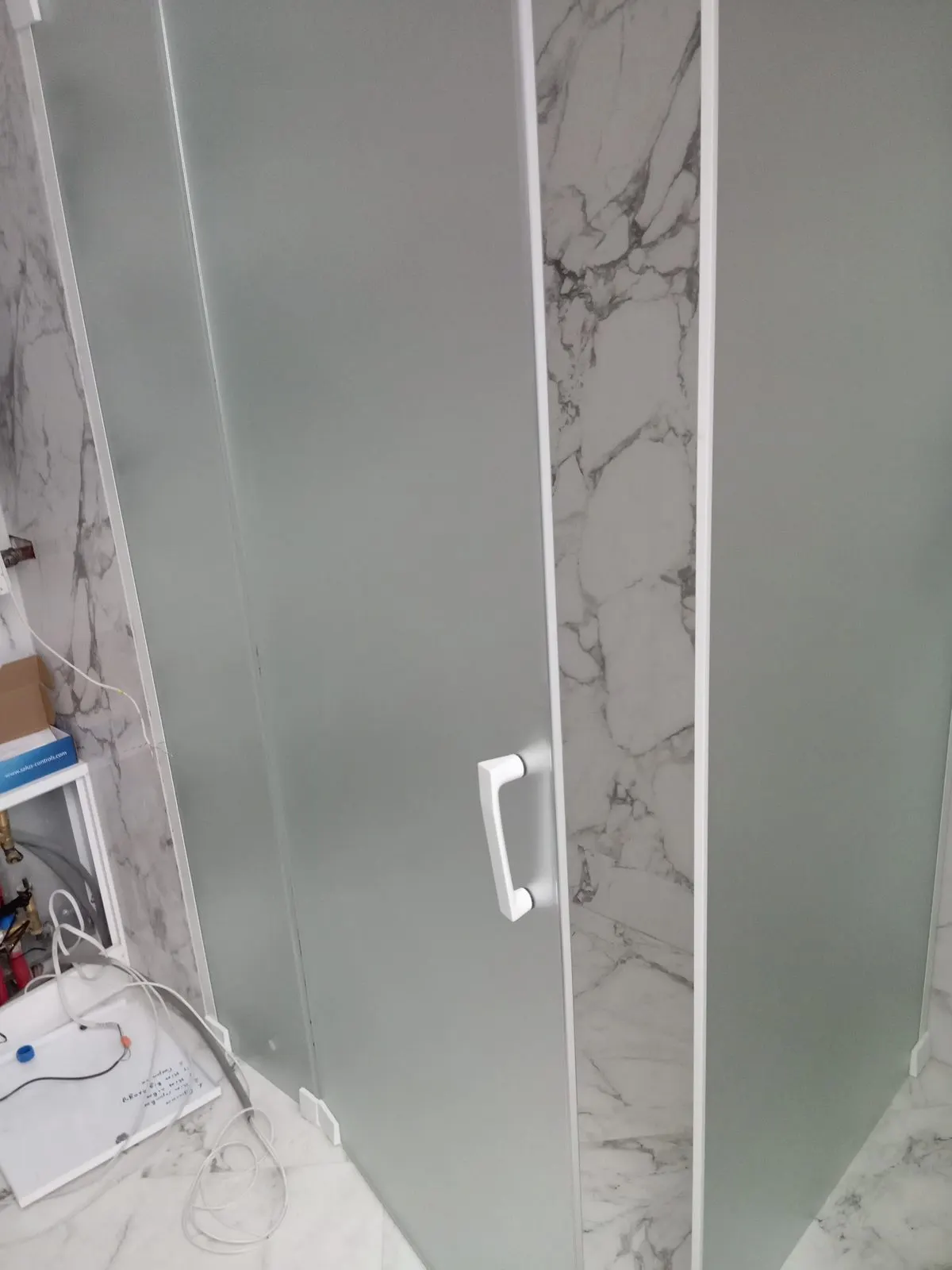 Instalacja wod-kan w łazience w trakcie prac